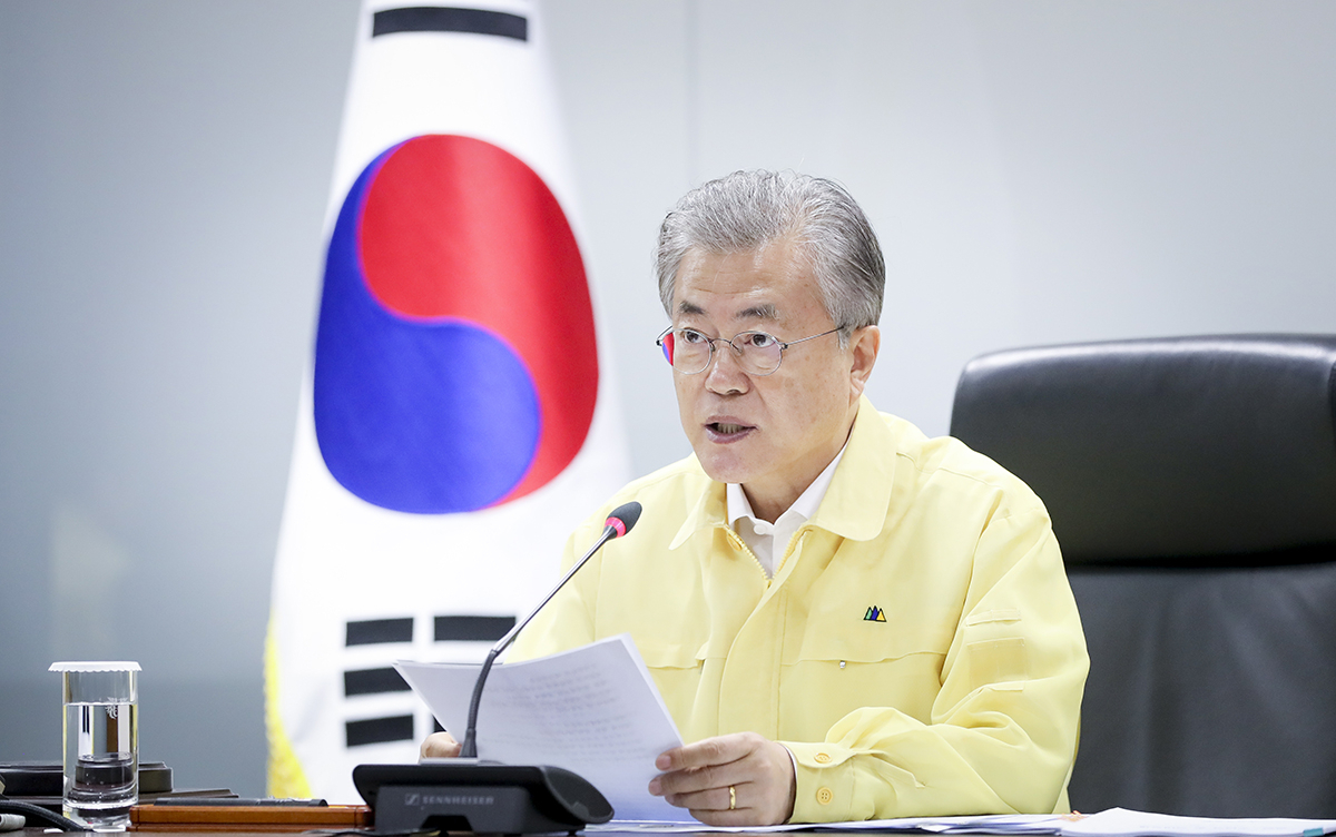 한국 외교가 일본의 수출규제로 촉발된 한일갈등에 더해 러시아 군용기의 영공 침범이라는 초유의 사태에 직면하며 시련의 계절을 맞이하고 있다. 문재인 대통령이 지난 5월 을지태극 국가안전보장회의(NSC)를 주재한 모습. [헤럴드DB]