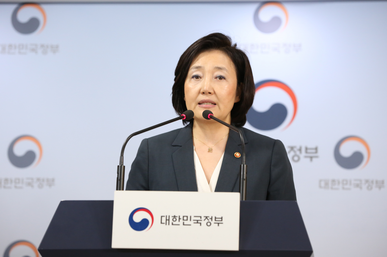 박영선 중소벤처기업부 장관이 지난 23일 정부서울청사에서 규제자유특구 선정과 관련한 내용을 설명하고 있다.