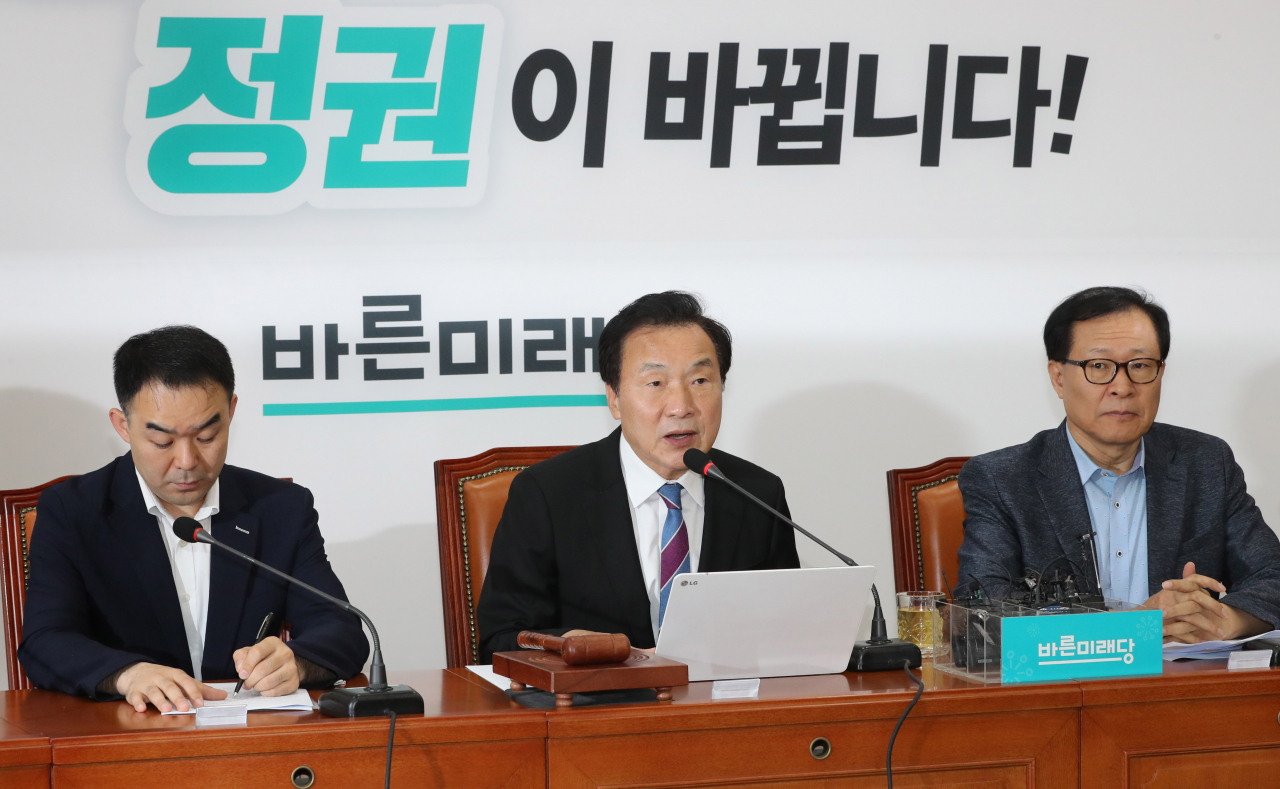 손학규 바른미래당 대표가 26일 오전 국회에서 열린 최고위원회의에서 발언하고 있다. [연합]