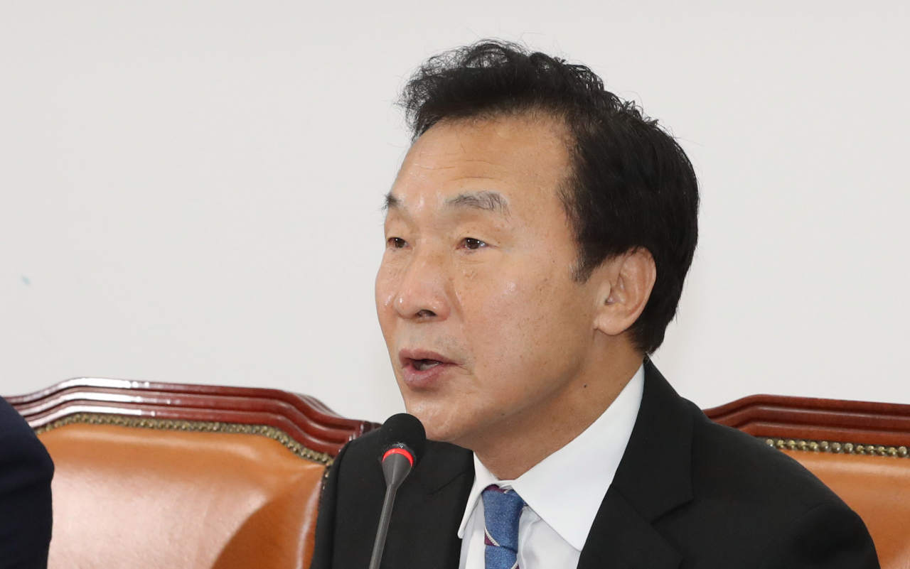 손학규 바른미래당 대표가 26일 오전 국회에서 열린 최고위원회의에서 발언하고 있다. [연합]