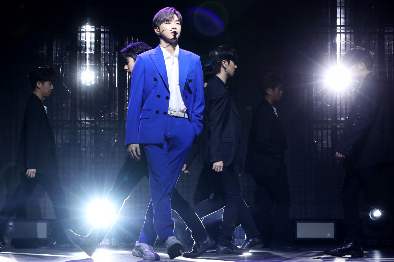 솔로 가수로 데뷔한 강다니엘의 쇼케이스 모습. [연합]