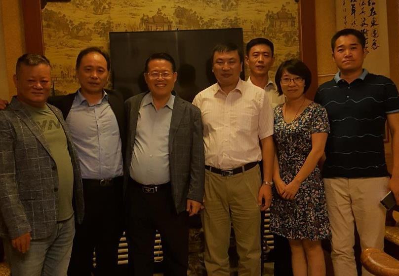 권기식 한중도시우호협회장이 중국국제우호연락회 관계자들과 업무협의를 마치고 기념사진을 찍었다.