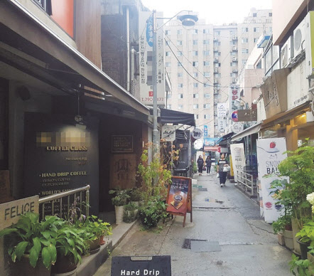 지난 25일 방문한 서울 용산구 동부이촌동 재팬타운 골목. 최근 거세진 반일감정으로 일본 제품 불매운동이 커지면서 이곳을 찾는 사람들도 줄었다. 정세희 기자/say@