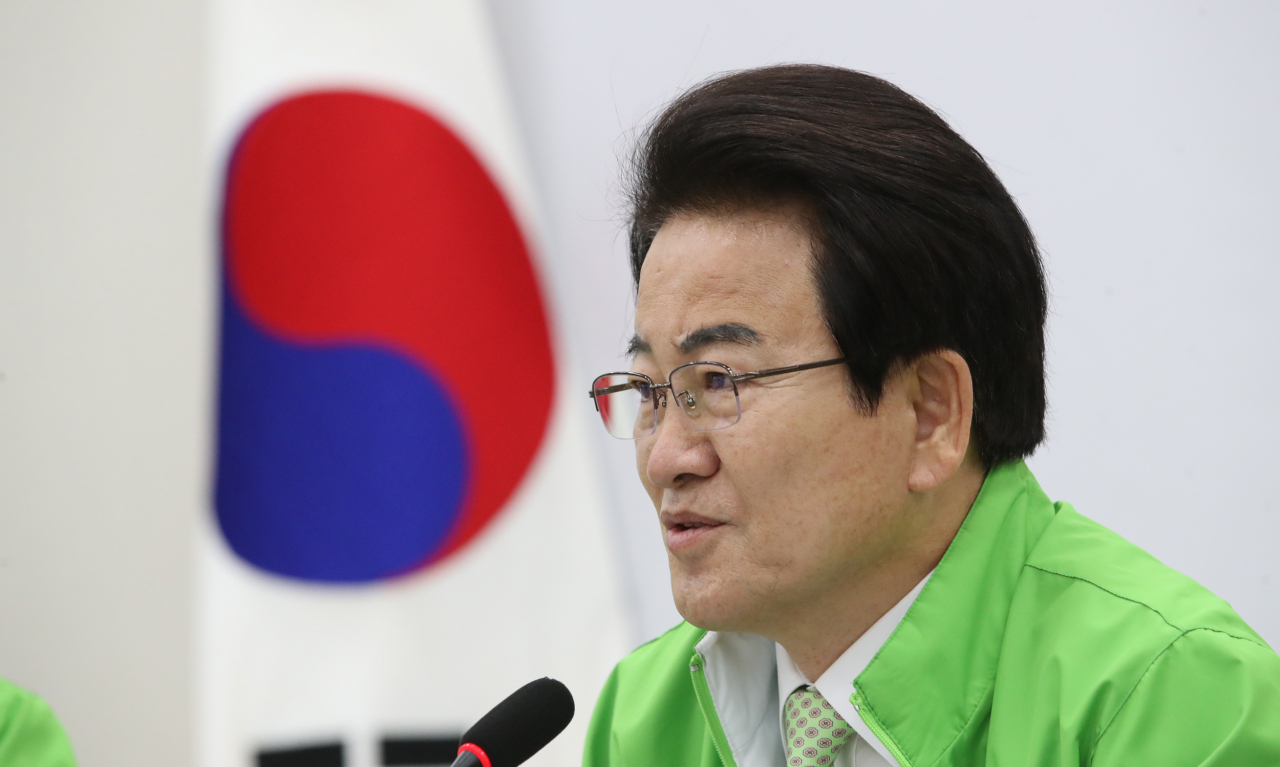 민주평화당 정동영 대표가 24일 국회에서 열린 최고위원회의에서 발언하고 있다. [연합]