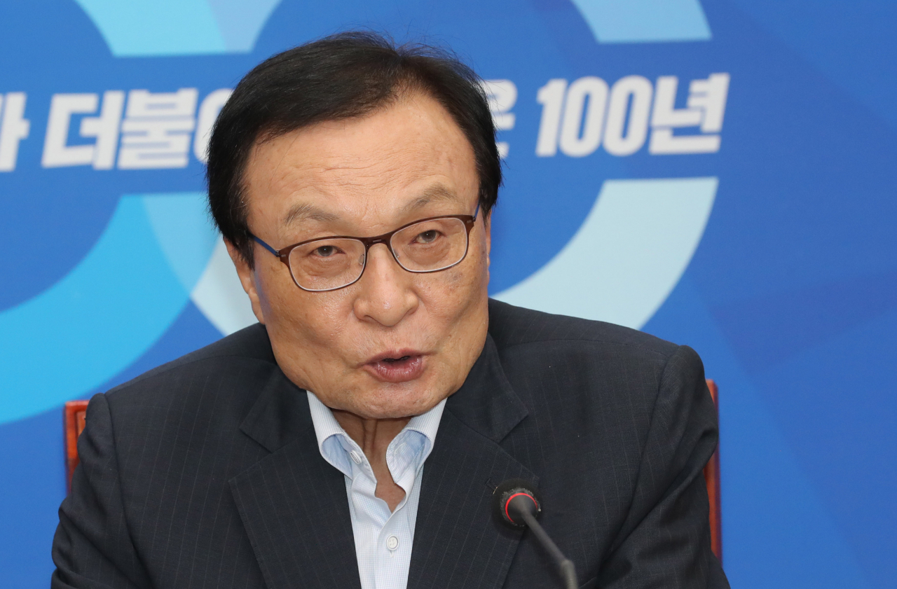 더불어민주당 이해찬 대표가 30일 오전 국회 당대표회의실에서 열린 정례 기자간담회에서 모두발언하고 있다. 연합뉴스