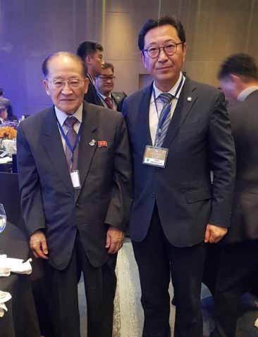 Rep. Kim Han-jung of ruling Democratic Party (right) poses with Ri Jong-hyok, the vice chairman of Korea Asia-Pacific Committee. (Rep. Kim Han-jung's Facebook)