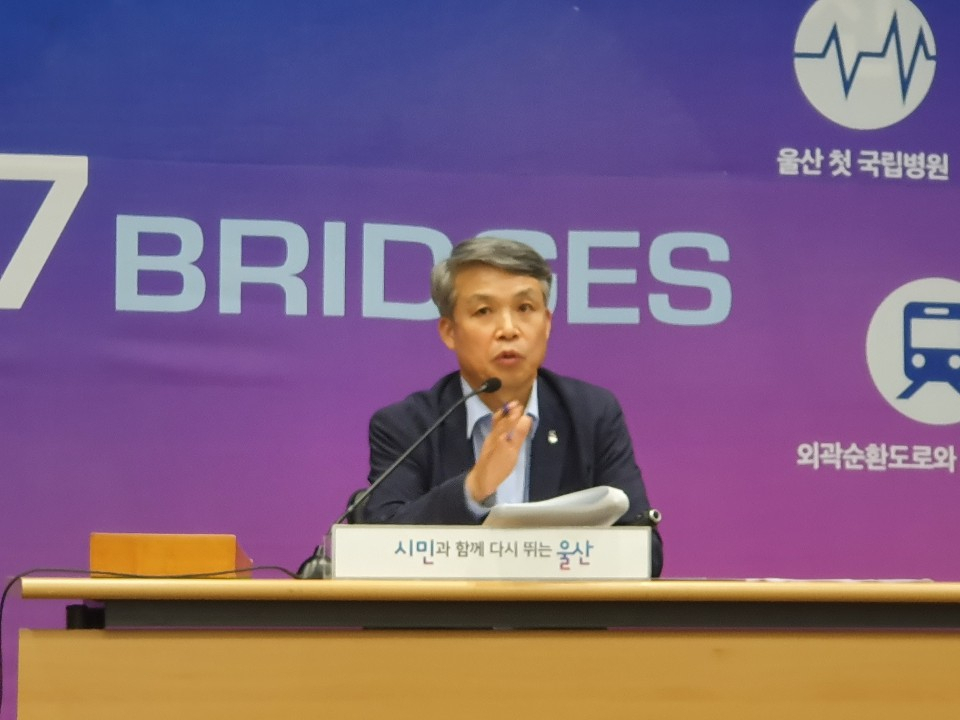 김석진 행정부시장이 시청 프레스센터에서 기자회견을 갖고 ‘2019년 정부합동평가’에 대해 브리핑하고 있다.