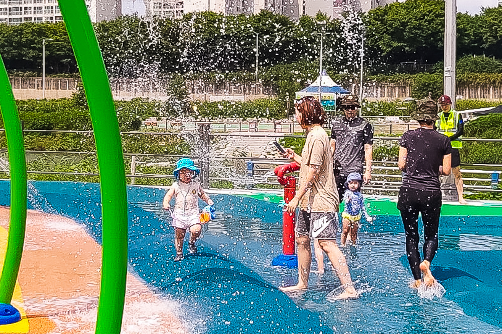 중곡동 중랑천 물놀이장 모습. [광진구 제공]