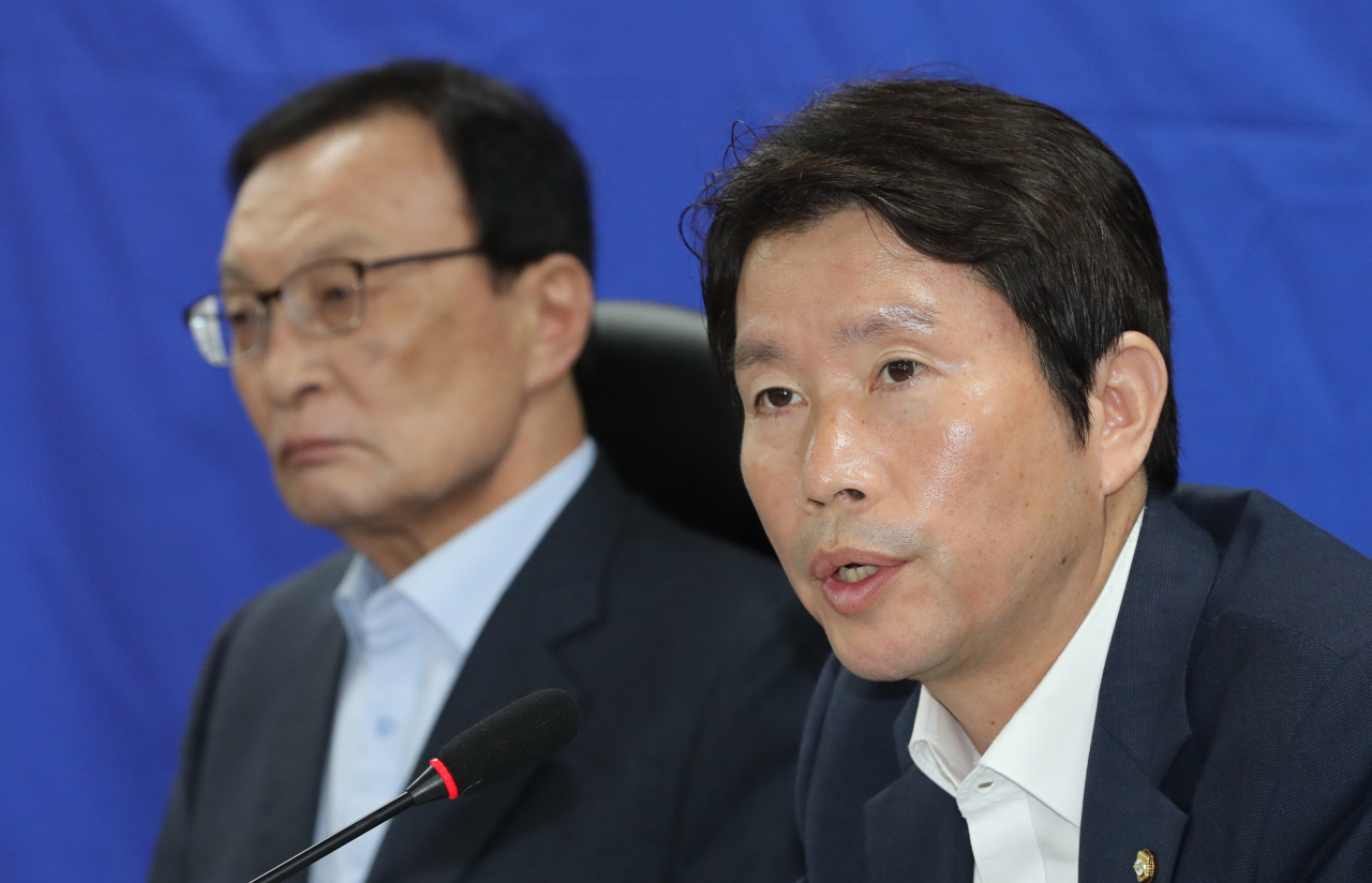 더불어민주당 이인영 원내대표가 31일 오전 국회 의원회관에서 열린 확대간부회의에서 발언하고 있다. 연합뉴스
