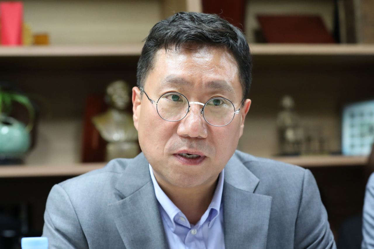 양정철 민주연구원장이 30일 오후 서울 동대문구 소상공인연구원에서 열린 경청 간담회에 참석해 인사말을 하고 있다. 양 원장은 이날 간담회에서 소상공인 육성지원을 위한 정책, 최저임금 정책 등에 관해 이야기를 나눌 예정이다. 연합뉴스