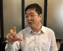 중소기업기술정보화진흥원 최철안 원장이 31일 서울 여의도에서 기자들과 만나 현안에 대해 얘기하고 있다.