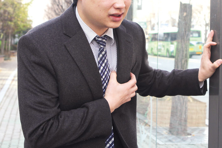 협심증이나 심근경색증을 앓은 병력이 있는 환자나 심혈관질환 위험성이 높은 환자는 폭염을 피하는 게 상책이다