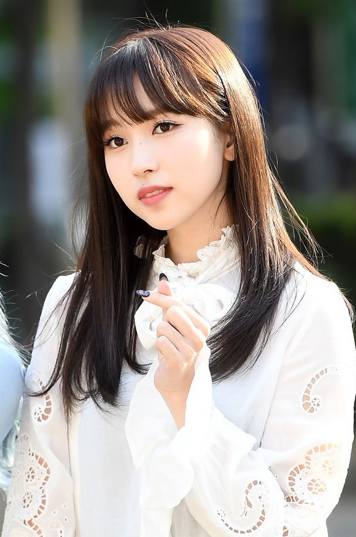 트와이스 미나가 1일 인천국제공항을 통해 입국했다. JYP 측은 미나가 건강을 회복할 때까지 당분간 트와이스의 일정 참여는 힘든 상황이라고 밝혔다. [OSEN]