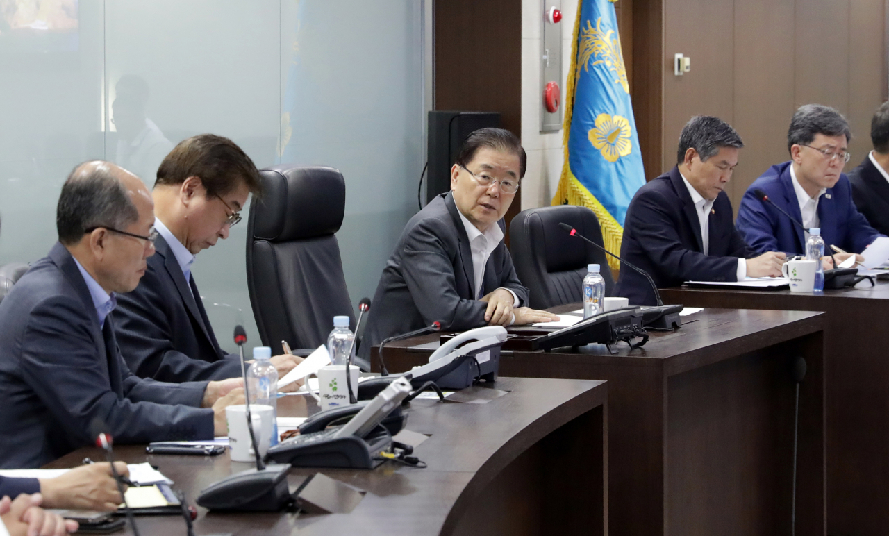 정의용 국가안보실장이 지난 2일 청와대 국가위기관리센터에서 북한 발사체 관련 대응 회의를 주재하고 있다. [연합]