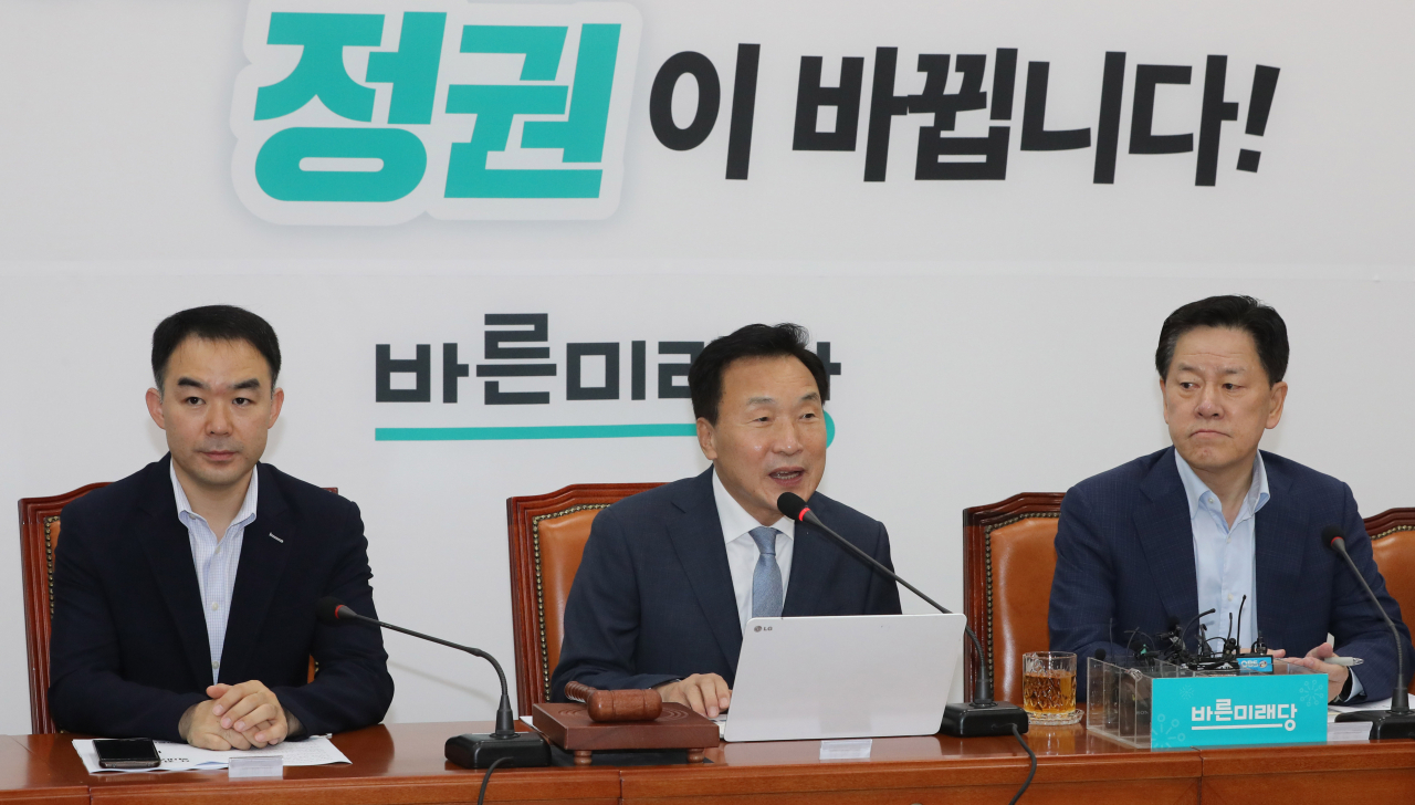 손학규 바른미래당 대표가 2일 오전 국회에서 열린 최고위원회의 및 확대간부회의에서 발언하고 있다. [연합]