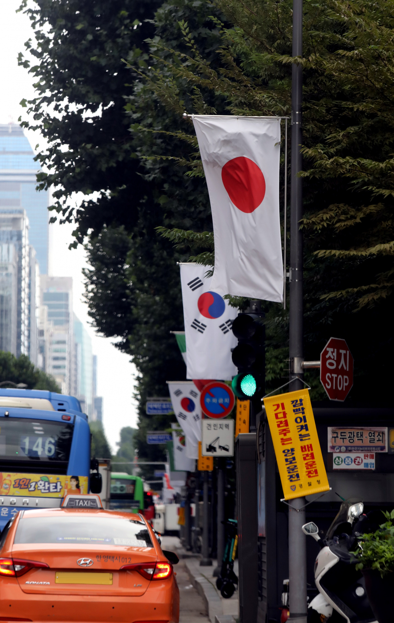 현재 테헤란로에 게양돼 있는 일장기. [강남구 제공]