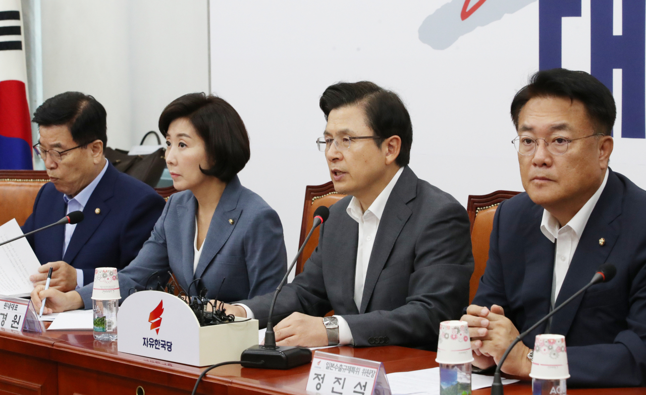 자유한국당 황교안 대표가 2일 국회에서 열린 일본수출규제대책특위 긴급회의에서 발언하고 있다. 2019. 8.2 연합뉴스