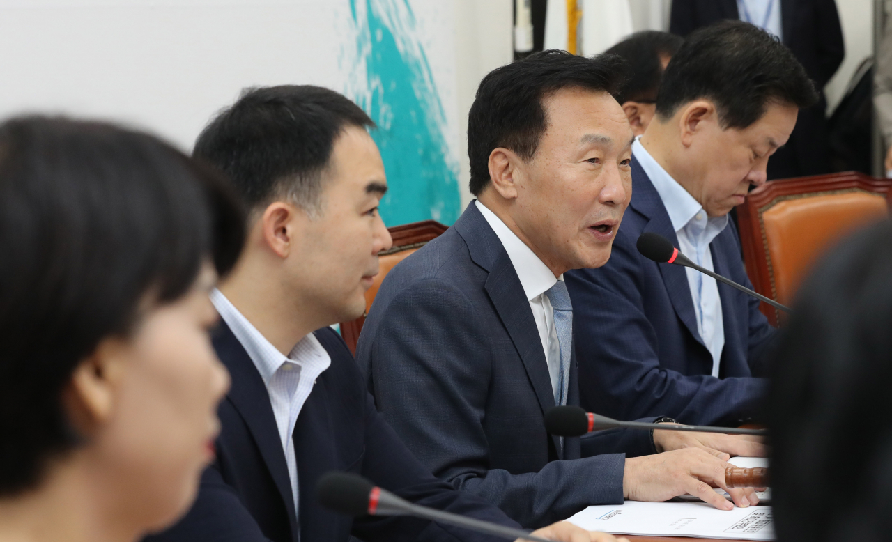 바른미래당 손학규 대표가 2일 오전 국회에서 열린 최고위원회의 및 확대간부회의에서 발언하고 있다. 연합뉴스