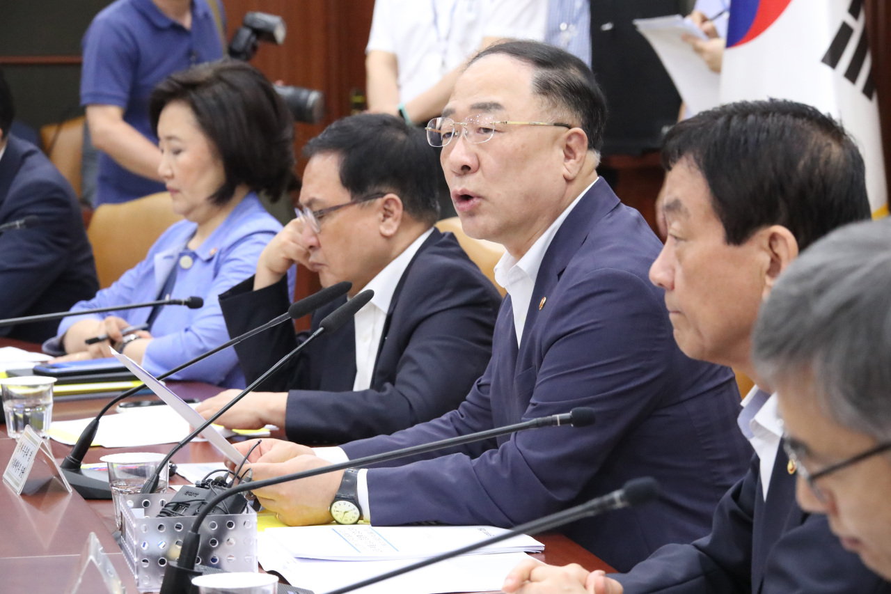 Minister of economy and finance Hong Nam-ki (Yonhap)