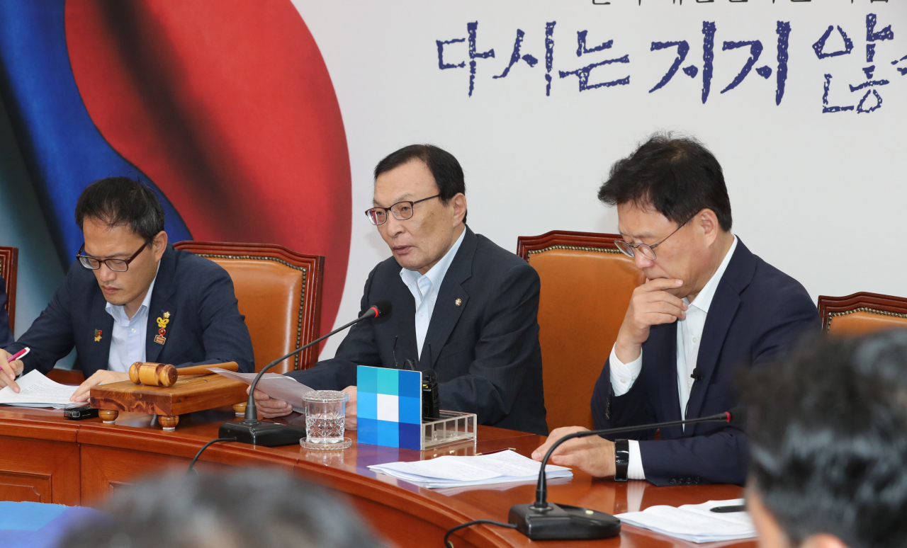 더불어민주당 이해찬 대표가 5일 오전 국회에서 열린 최고위원회의에서 발언하고 있다. 연합뉴스