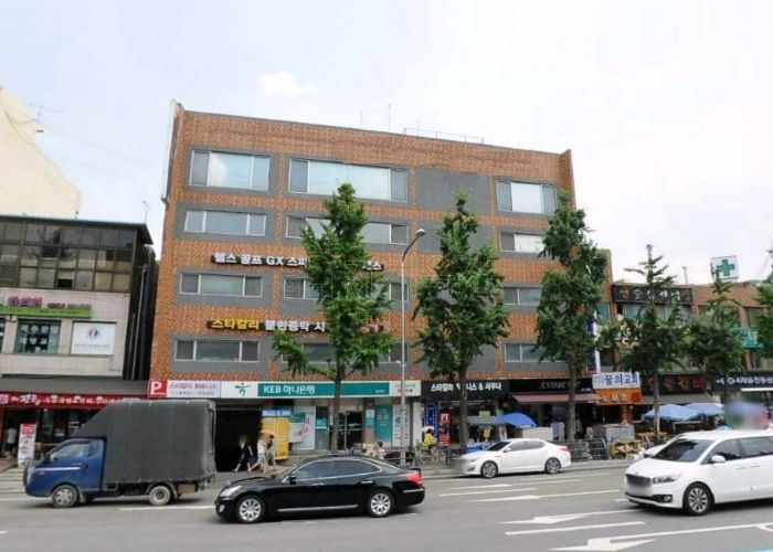 [사진=명지학원 소유 홍제동 효신빌딩(지지옥션 제공)]