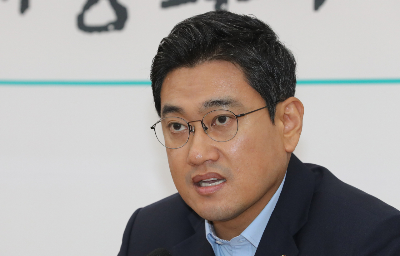 오신환 바른미래당 원내대표가 5일 오전 국회에서 열린 기자간담회에서 발언하고 있다. [연합]