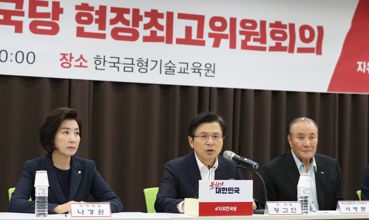 황교안 자유한국당 대표가 5일 경기도 시흥시 한국금형기술교육원에서 열린 현장최고위원회의에서 발언하고 있다. [연합]