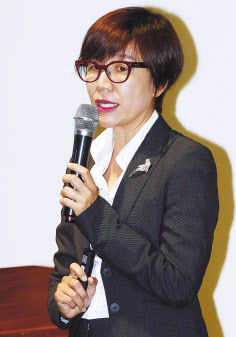 백지숙 서울시립미술관장이 29일 오후 서울 종로구의 한 식당에서 언론간담회를 열고 사업 소개 및 중점 과제를 발표하고 있다. [연합]