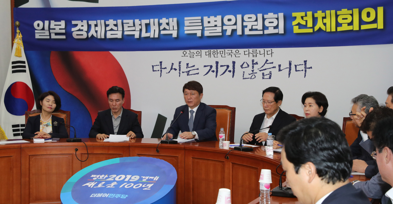 더불어민주당 최재성 일본경제침략대책특별위원회 위원장이 5일 오전 국회에서 열린 특위 전체회의에서 발언하고 있다. [연합]