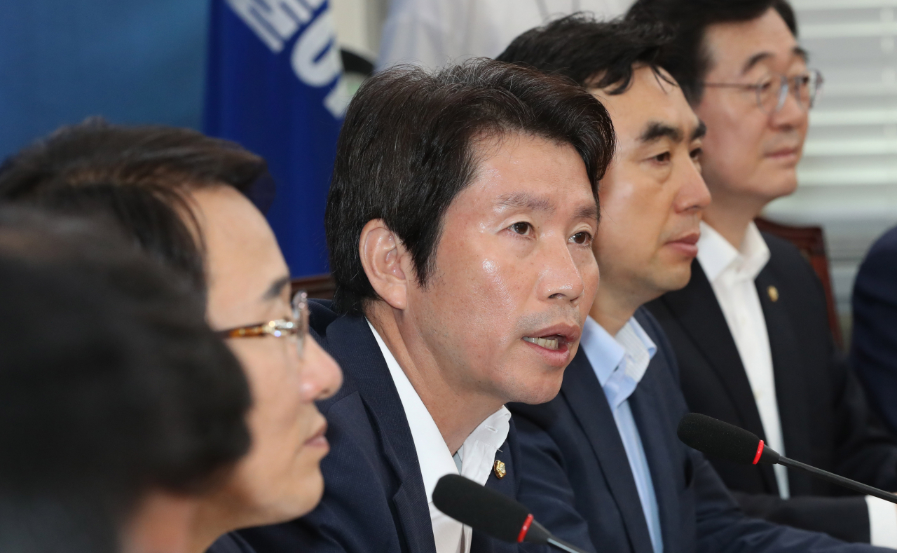이인영 더불어민주당 원내대표가 6일 오전 국회 원내대표회의실에서 열린 원내대책회의-상임위간사단 연석회의에서 발언하고 있다. [연합]