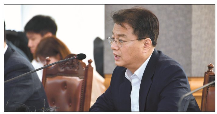 방기선 기획재정부 차관보가 6일 서울 중구 은행연합회에서 ‘관계기관 합동점검 반 회의’를 주재, 모두말씀을 하고 있다. 그는 이 자리서 최근 한국 경제 불안과 관련 해 “정부는 엄중한 상황인식을 갖고 관계기관과 함께 시장 동향을 예의주시할 것”이라고 밝혔다. 이어 “과도한 시장 불안은 적극적으로 대응 해 나가겠다”고 말했다. [기획재정부 제공]