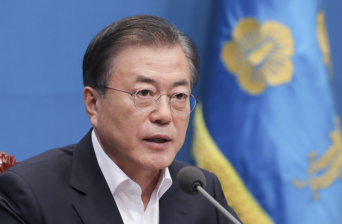 외교부는 6일 사토 마사히사 일본 외무성 부대신(차관급)이 문재인 대통령을 향해 ‘비정상’이라고 하는가하면 한국이 떠든다고 일본이 굽혀서는 안된다고 망언을 쏟아낸 데 대해 무책임한 발언이라며 유감과 항의의 뜻을 밝혔다. 문 대통령은 지난 2일 주재한 국무회의에서 “가해자인 일본이 적반하장으로 큰소리치는 상황을 좌시하지 않겠다”고 밝혔다. [헤럴드DB]