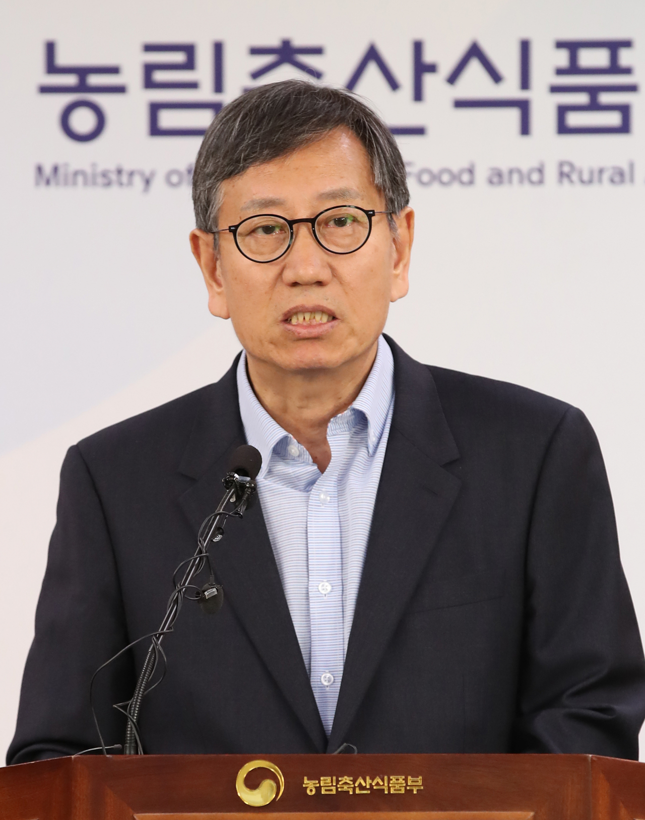 박진도 대통령 직속 농어업·농어촌특별위원회 위원장이 7일 정부세종청사에서 농특위 출범 100일 기자간담회를 하며 취재진 질문에 답하고 있다. ［연합］