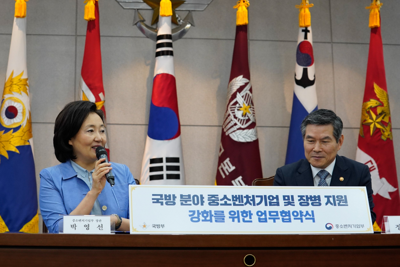 중소벤처기업부(장관 박영선)와 국방부(장관 정경두)는 7일 국방 분야 중소벤처기업 혁신성장과 장병 취·창업지원 강화를 위한 업무협약을 체결했다.