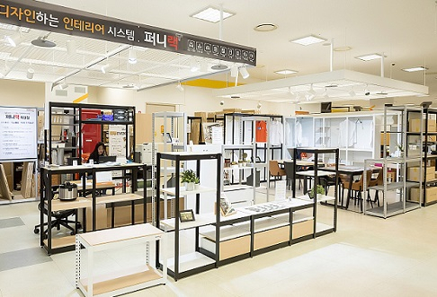 홈씨씨인테리어 인천점에 입점한 조립식 가구 브랜드 퍼니랙. [KCC 제공]