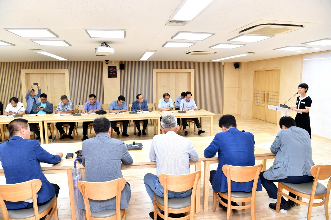 브리핑하는 차미화 하남시립도서관장.