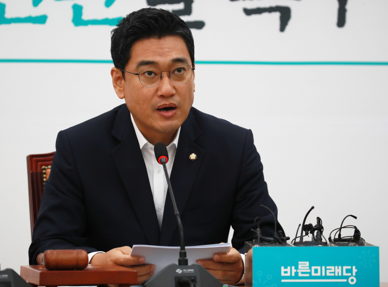 오신환 바른미래당 원내대표가 8일 오전 서울 여의도 국회에서 열린 원내정책회의에서 모두발언을 하고 있다. 연합뉴스