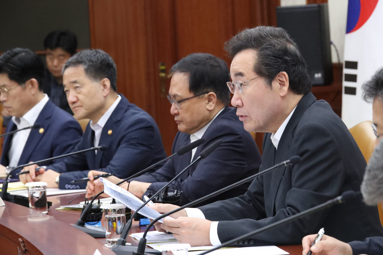 이낙연 국무총리가 8일 오전 정부서울청사에서 열린 국정현안점검조정회의를 주재하며 발언하고 있다.［연합］