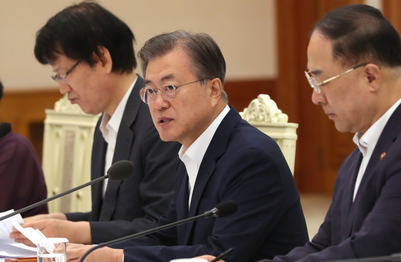 문재인 대통령이 8일 오전 청와대에서 일본 수출규제 대책 논의를 위한 국민경제자문회의를 주재하고 있다. [연합]