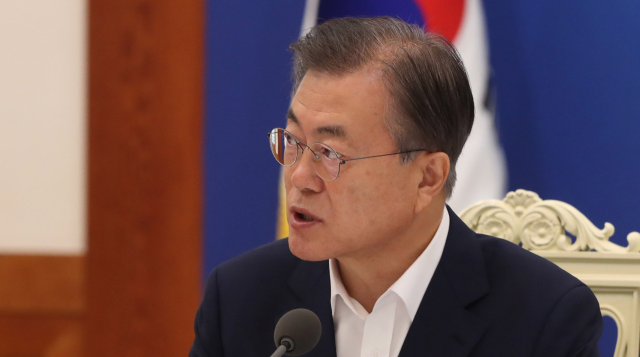 문재인 대통령이 8일 오전 청와대에서 일본 수출규제 대책 논의를 위한 국민경제자문회의를 주재하고 있다. [연합]