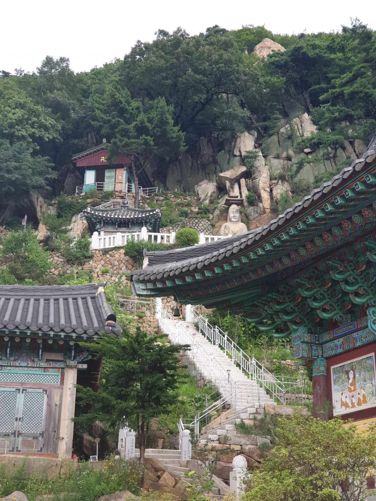염불사 전경.