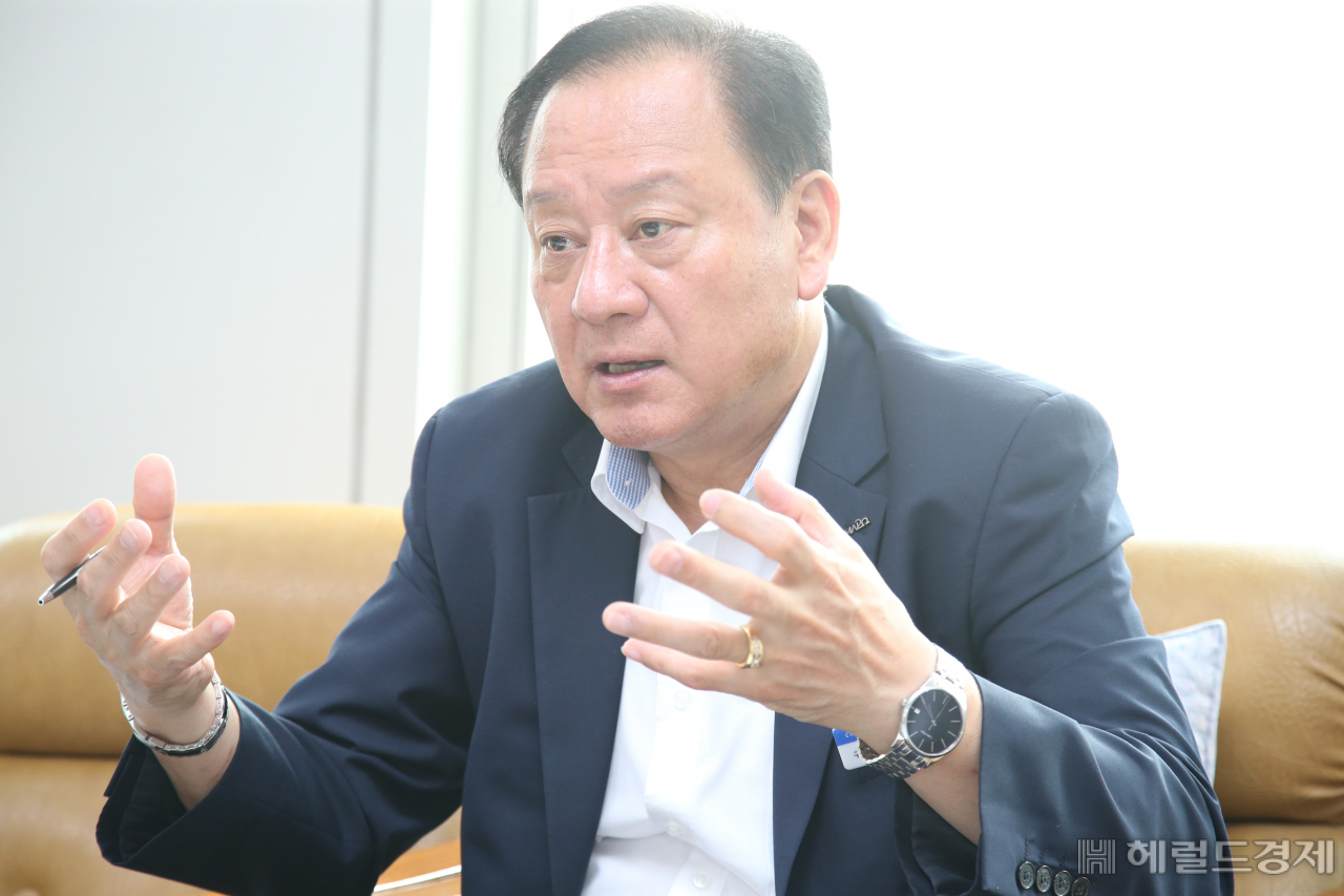 사회적 약자를 위한 돌봄SOS 사업과 관련해 올 가을 마포구의회에서 정원조례안이 통과되면 모든 동주민센터에 돌봄SOS 센터를 설치할 계획이다. [마포구 제공]