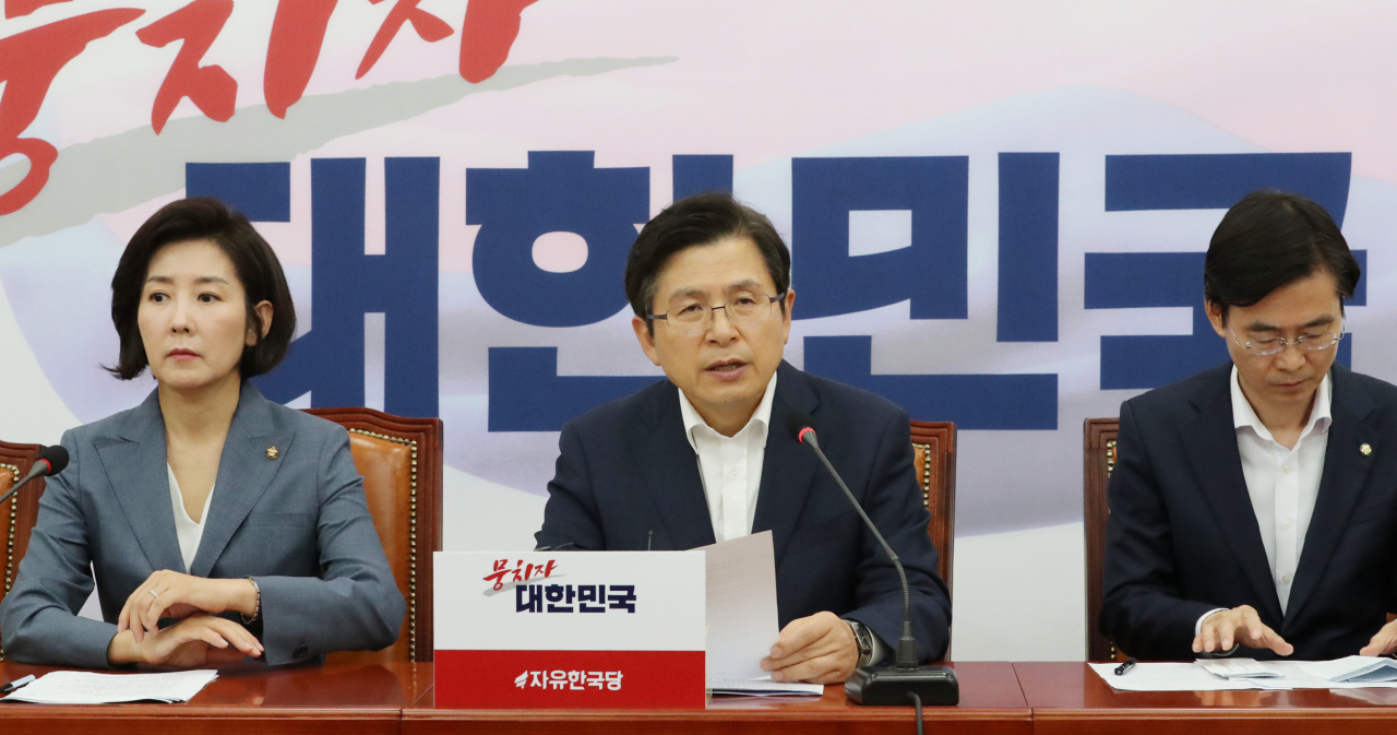 황교안 자유한국당 대표가 지난 8일 국회에서 열린 최고위원회의에서 발언하고 있다. [연합]
