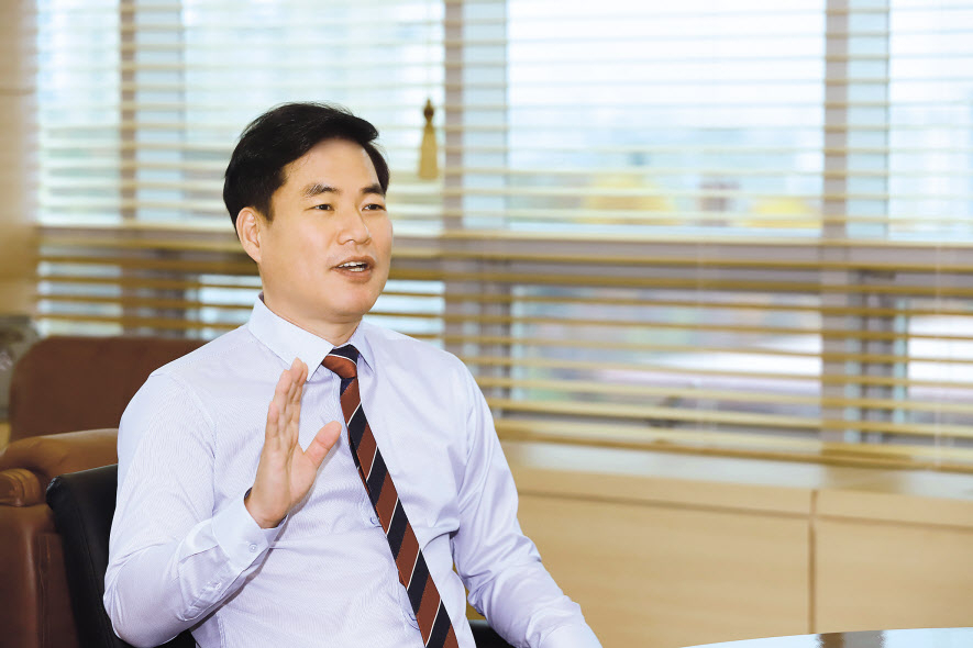 유동규 경기관광공사 사장은 “일본 경제보복은 경제분야 뿐 아니라 여행을 포함한 우리 모든 일상에 영향을 미칠 것”이라며 “공사가 우선적으로 할 수 있는 모든 수단과 방법을 동원해 국내 관광을 활성화하고 관광업계를 도울 것”이라고 말했다.