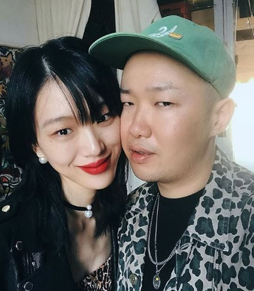 모델 최소라가 비연예인이자 포토그래퍼인 이코베와의 비공개 결혼식을 위해 9일 발리로 출국했다고 소속사를 통해 알렸다. [이코베 인스타그램 캡처]