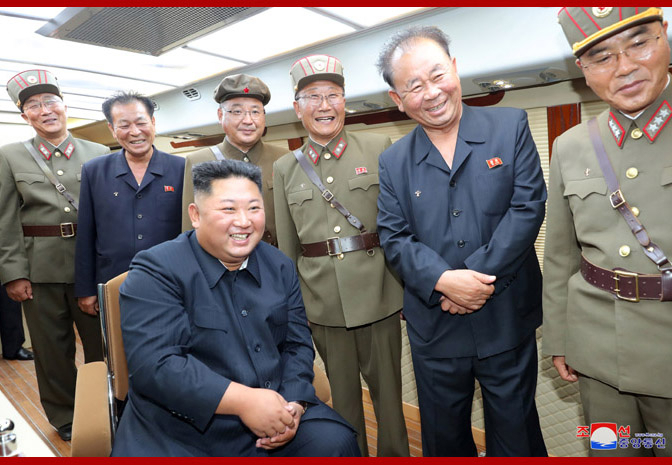 조선중앙통신 10일 새벽 함경남도 함흥 일대서 단행한 무력시위 관련해 공개한 사진