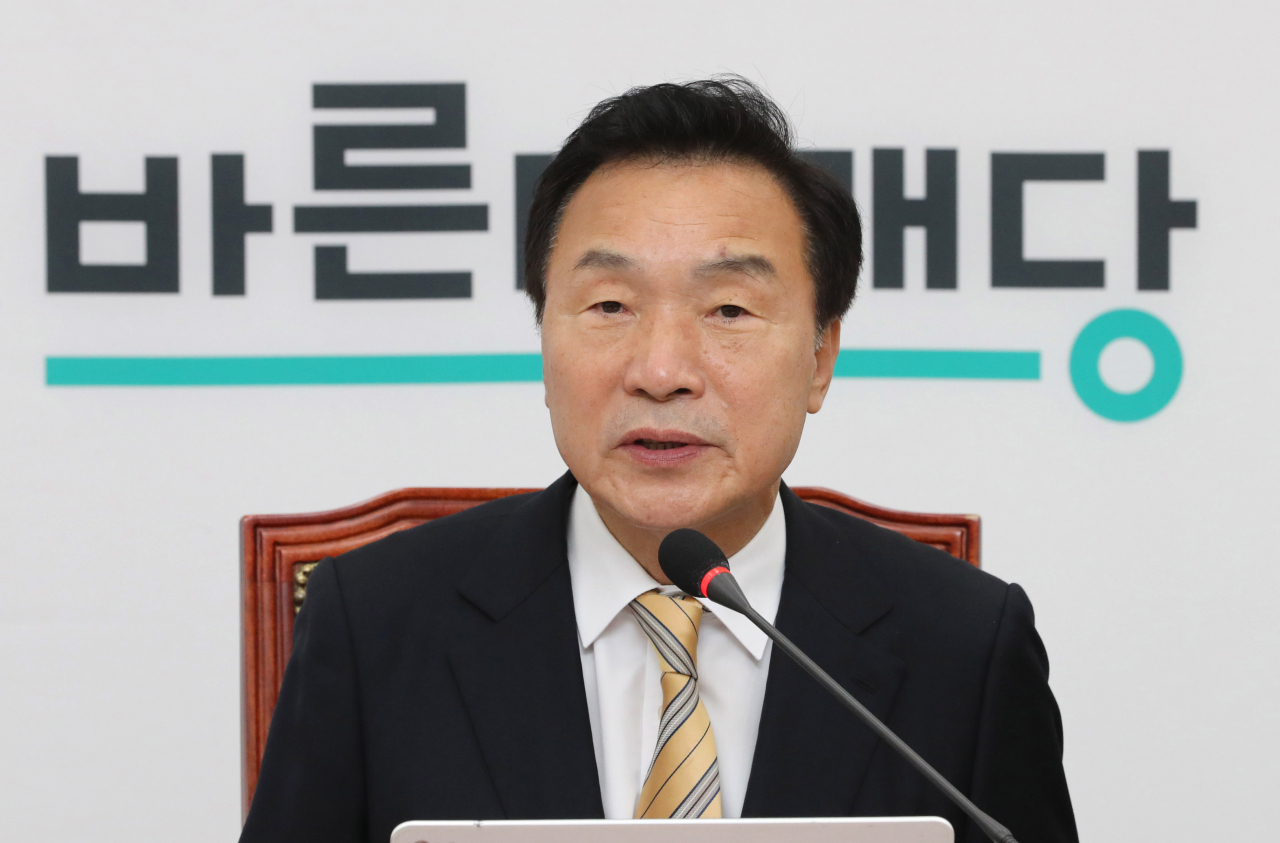 손학규 바른미래당 대표가 12일 오전 국회에서 열린 최고위원회의에서 발언하고 있다. [연합]
