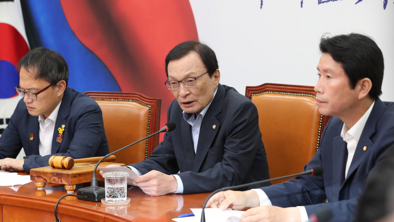 더불어민주당 이해찬 대표가 12일 오전 국회에서 열린 최고위원회의에서 발언하고 있다. [연합]