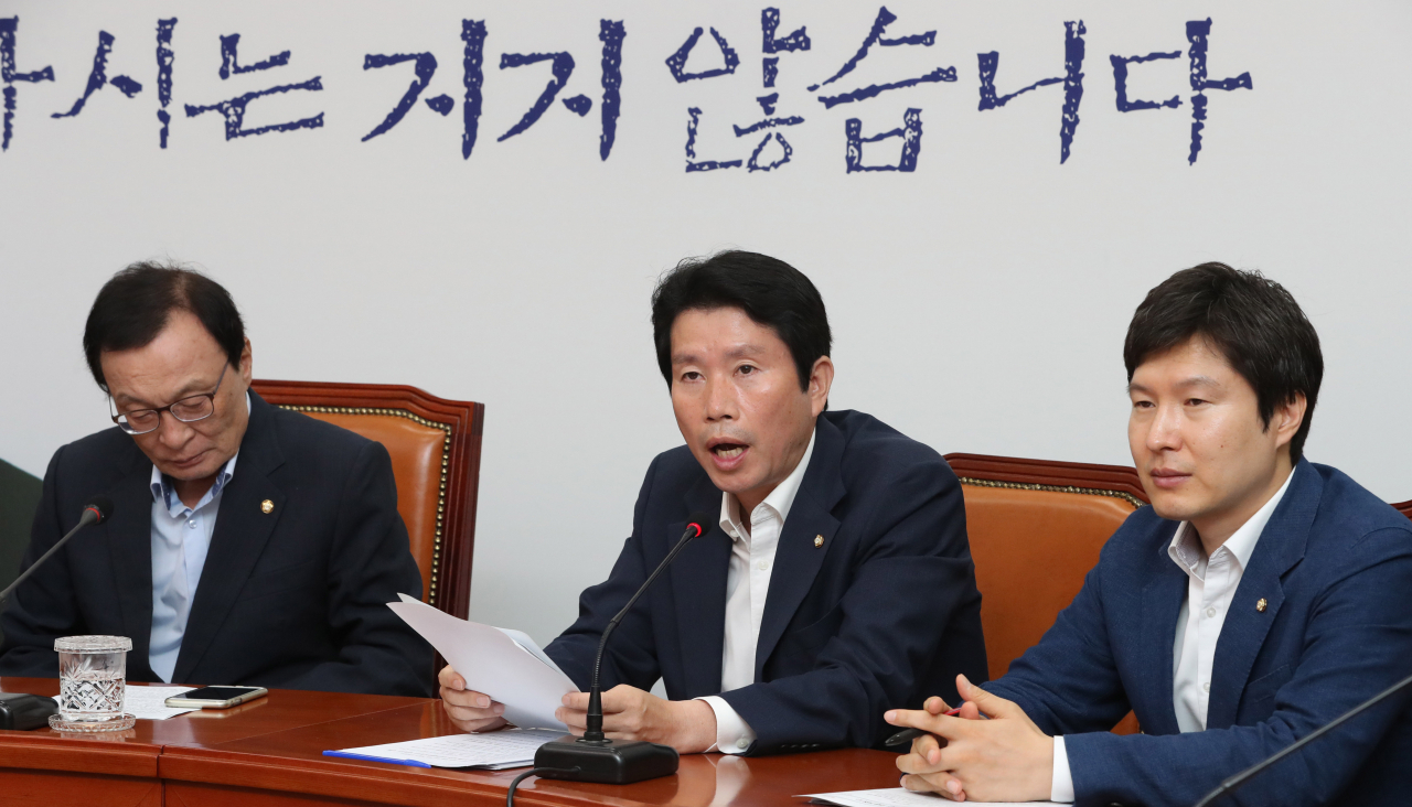 더불어민주당 이인영 원내대표가 12일 오전 국회에서 열린 최고위원회의에서 발언하고 있다. 연합뉴스