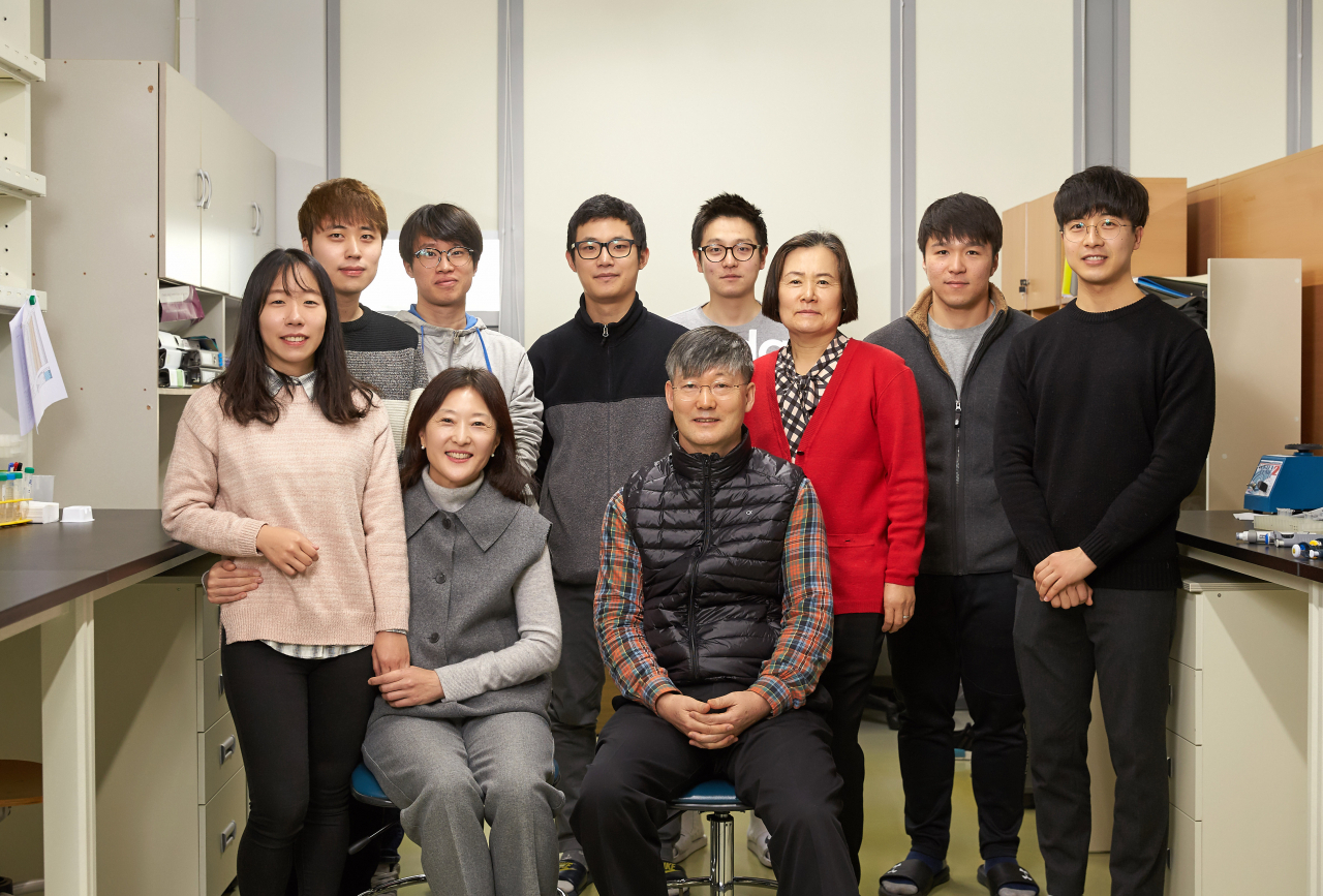 UNIST 생명과학부 권혁무 교수 연구팀.